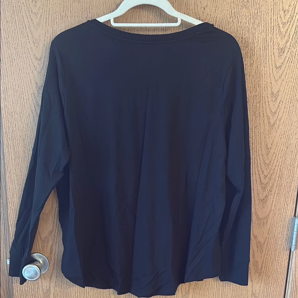 NWT Terra & Sky Black V-Neck Top - Picture 3 of 3